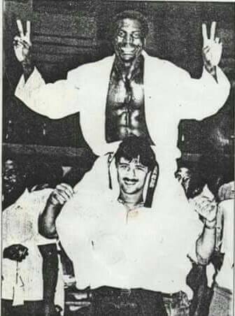 Ankiling Diabone porté en triomphe