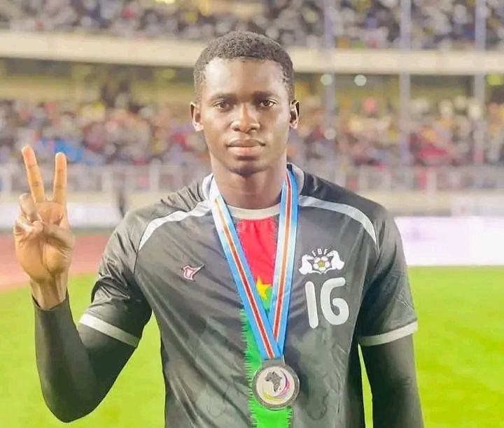 Ladji Brahima Sanou avec sa médaille d'argent aux 9e Jeux de la Francophonie.
