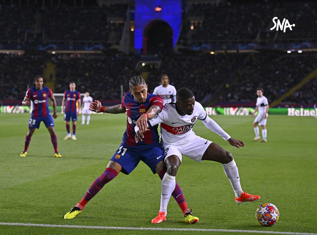 Raphinha and Ousmane Dembélé during a previous Barcelona–PSG game