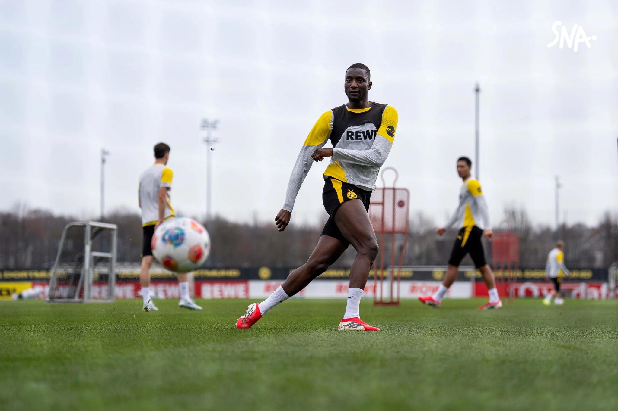 Serhou Guirassy à l’entraînement du Borussia Dortmund. Photo d’archive : mars 2026, avant la réception d’Augsbourg.