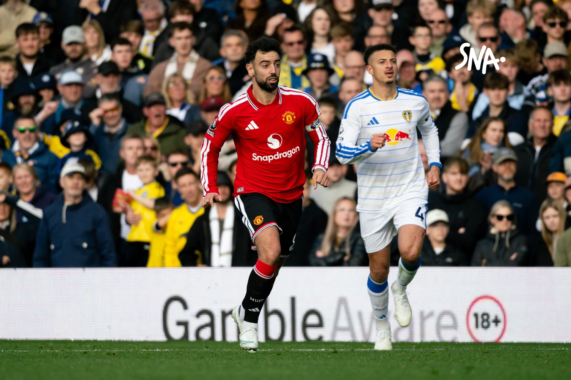 Bruno Fernandes et Ethan Ampadu, Leeds–Manchester United