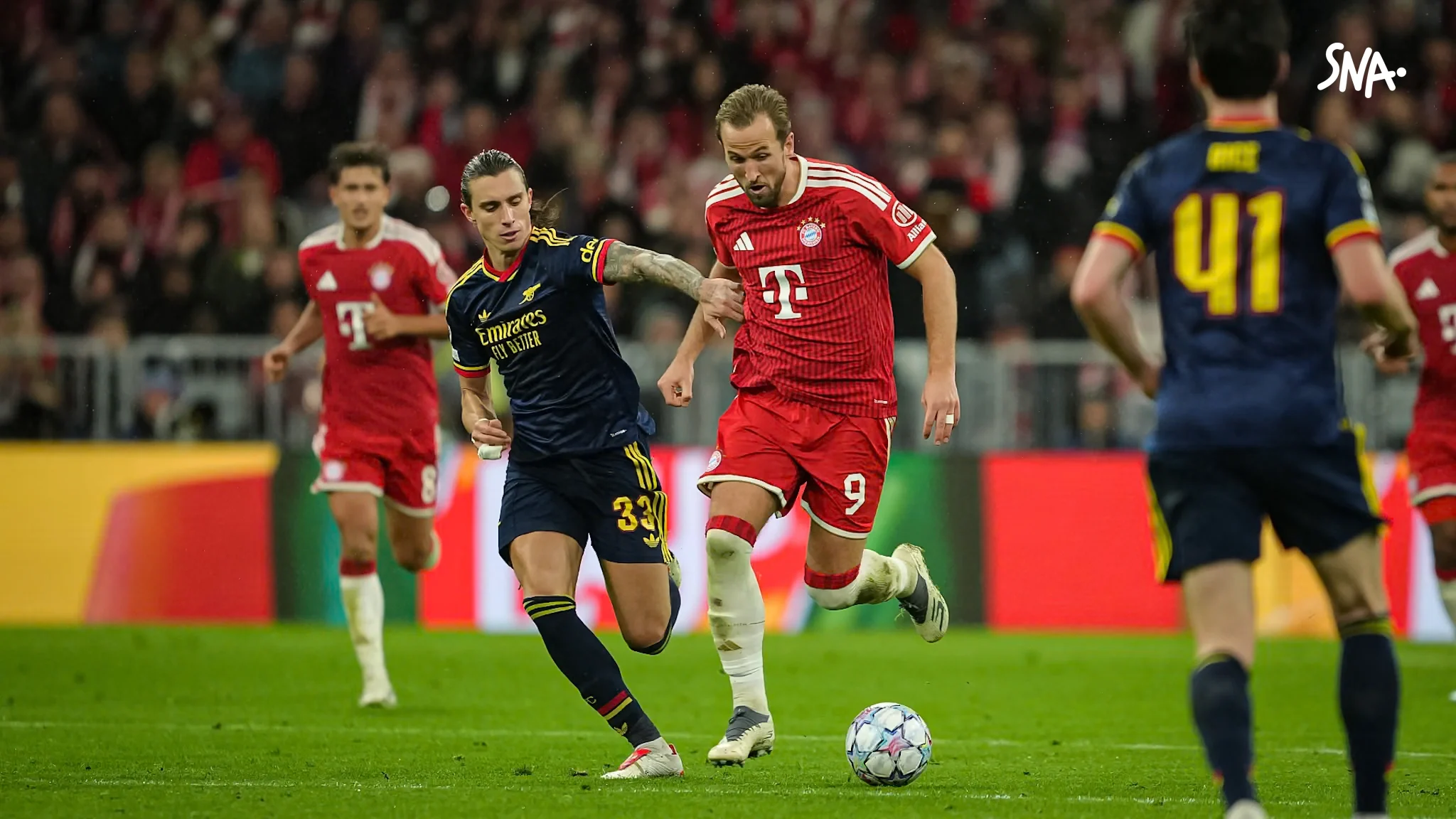 Harry Kane drives forward with the ball against Riccardo Calafiori during Bayern–Arsenal on 21 October 2026.