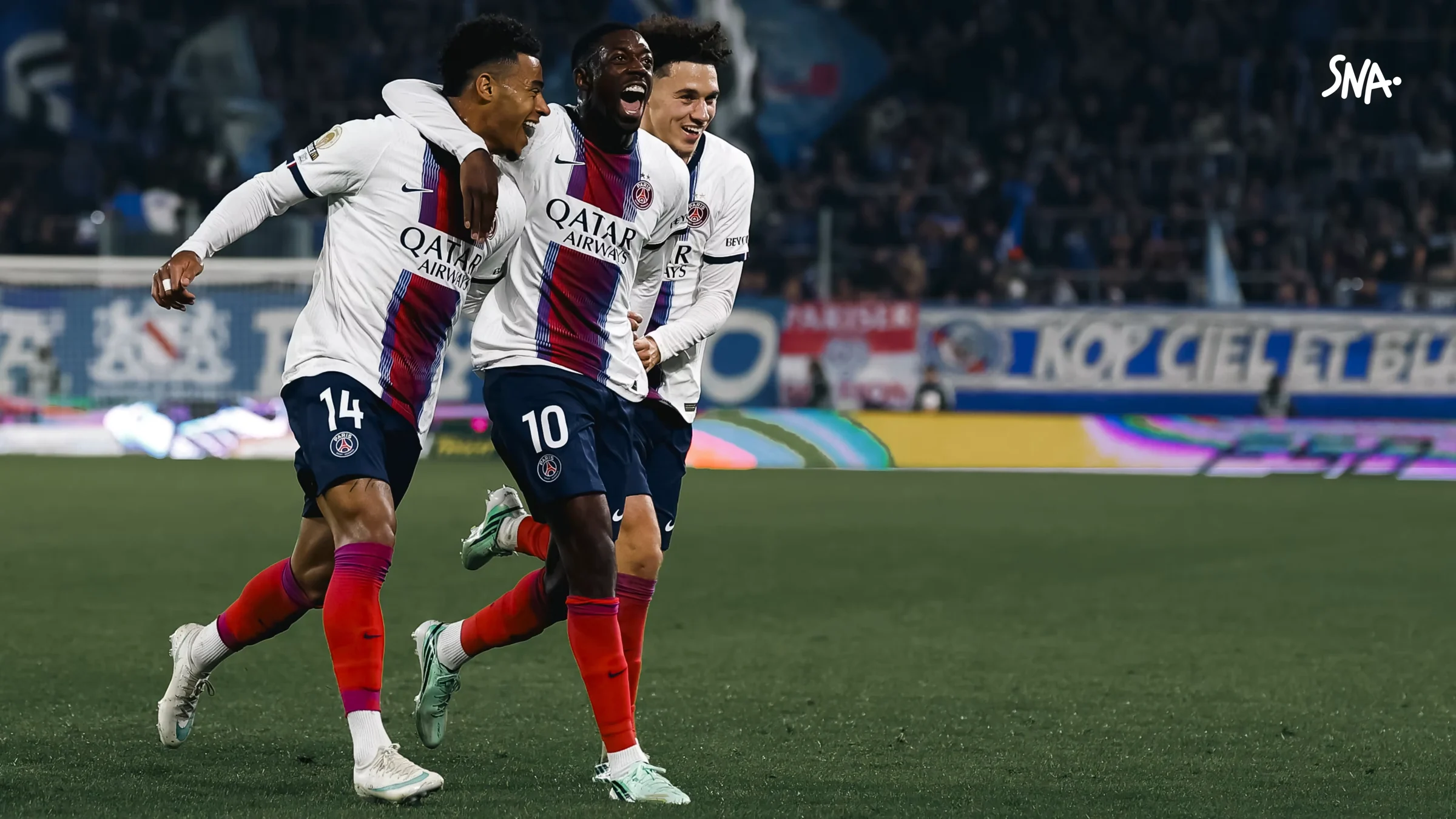 Ousmane Dembélé et ses coéquipiers célèbrent à Strasbourg, le 17 octobre 2026.