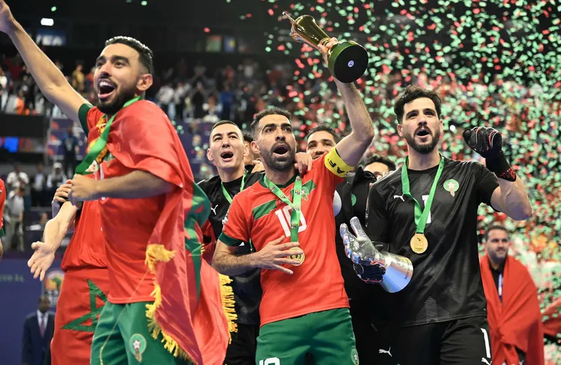 Les joueurs marocains célèbrent leur titre continental à Rabat le 21 avril 2024, lors de leur troisième sacre consécutif.