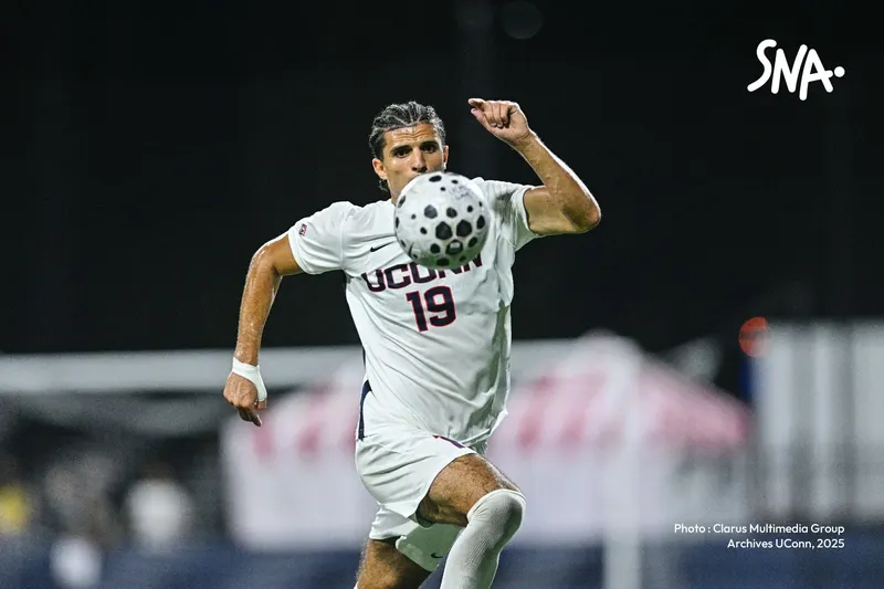 Ayoub Lajhar avec UConn en 2025. Photo d’archive : cette image ne représente pas ses débuts à Cincinnati en 2026.