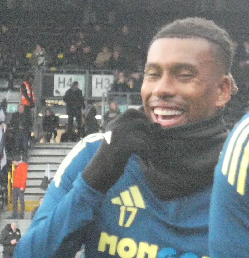 Alex Iwobi à l’échauffement avant Fulham–Brighton, le 24 janvier 2026. Photo d’archive.