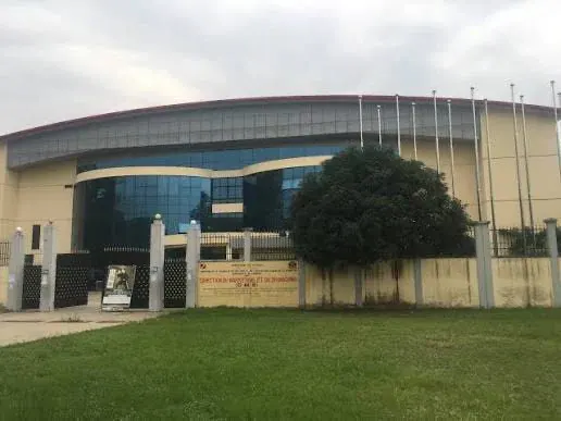 Vue extérieure du gymnase Henri-Elendé, à Brazzaville, qui doit accueillir les tournois qualificatifs de la Road to BAL et de la WBLA.