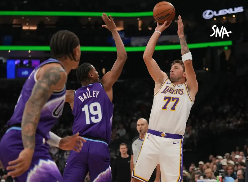 Luka Dončić au tir devant Ace Bailey, en première mi-temps du match Lakers–Jazz du 25 octobre 2026 à Salt Lake City.