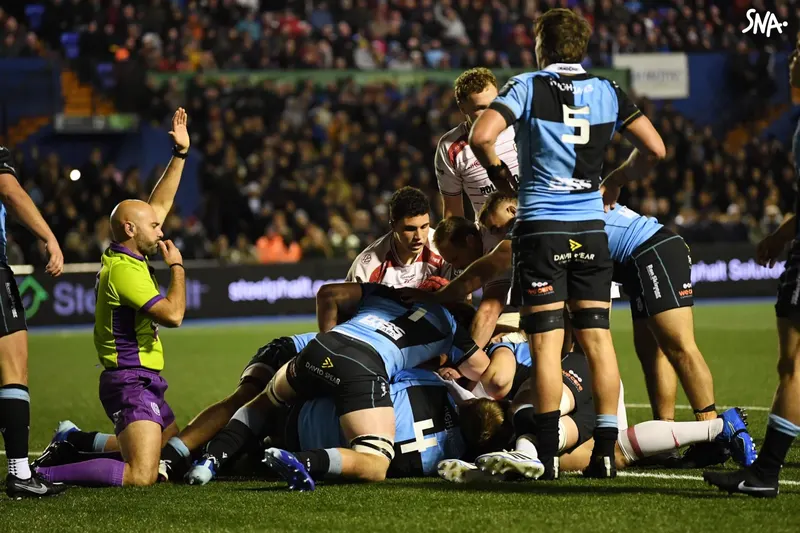 Les Sharks face à la défense de Cardiff au Arms Park, le 23 octobre 2026.