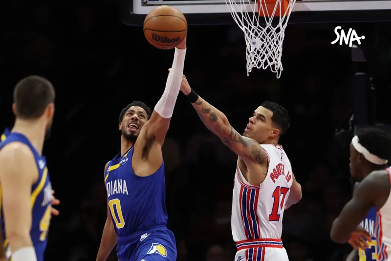 Tyrese Haliburton et Michael Porter Jr., lors du match Indiana–Brooklyn du 25 octobre 2026 à New York.