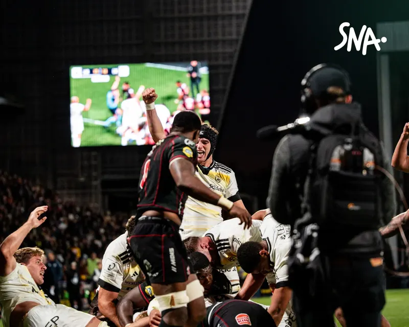 Joueurs des Lions et du Stade Rochelais lors de leur match à Marcel-Deflandre, le 17 octobre 2026.