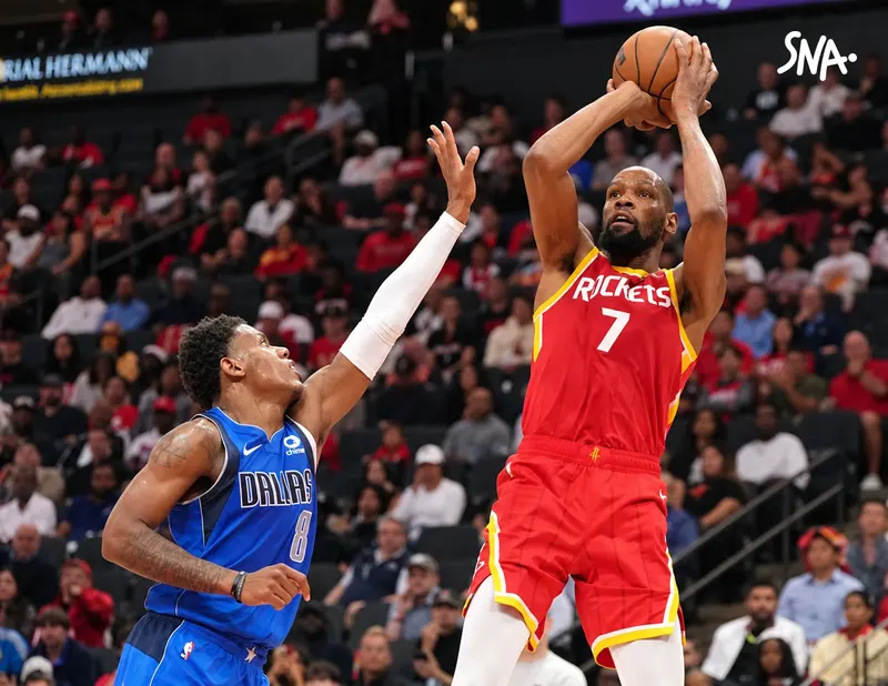 Kevin Durant shoots over Marcus Sasser during Dallas–Houston on 21 October 2026.