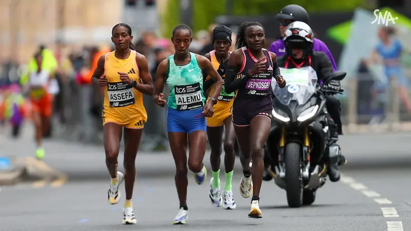 Tigst Assefa, left in yellow, in the leading group at the London Marathon on 21 April 2024. File photo.