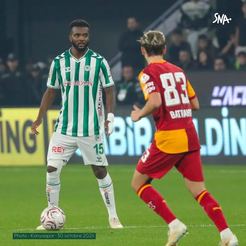 Scène de Konyaspor, en vert et blanc, contre Galatasaray, le 30 octobre 2026.