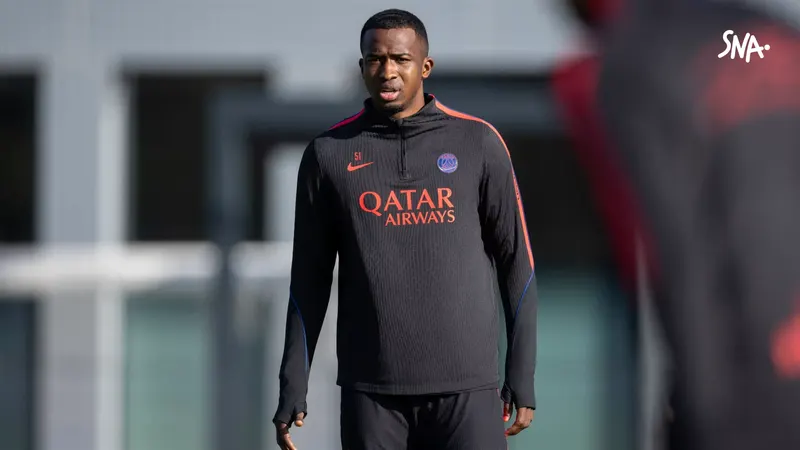 Willian Pacho à l’entraînement du Paris Saint-Germain. Photo publiée avec le groupe pour Strasbourg, le 17 octobre 2026.