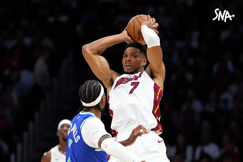 Giannis Antetokounmpo face à Jaden McDaniels pendant Minnesota–Miami, le 21 octobre 2026.