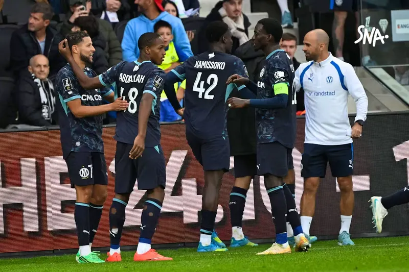 Les joueurs de Marseille célèbrent un but à Angers