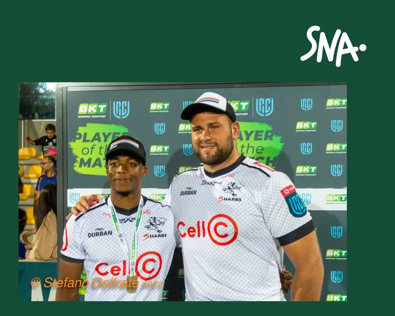 Archive de 2022 : Grant Williams et Thomas du Toit en maillot des Sharks, à Parme.
