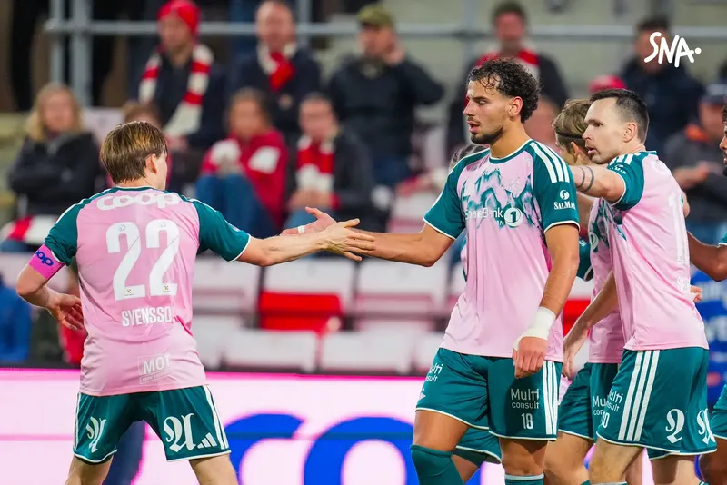 Amin Chiakha célèbre un but avec ses coéquipiers de Rosenborg à Fredrikstad, le 31 octobre 2026.