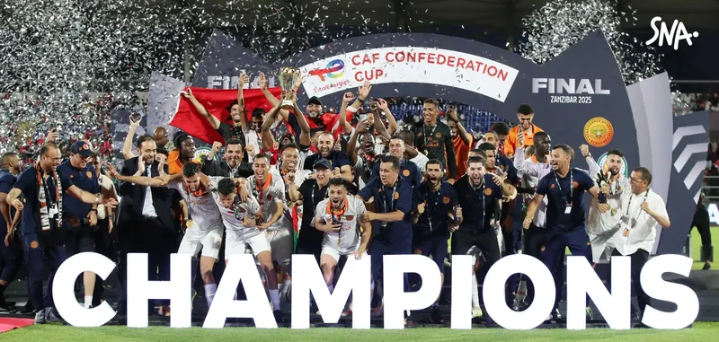 Archive : la RS Berkane célèbre son titre de Coupe de la Confédération après la finale retour contre Simba, le 25 mai 2025 à Zanzibar. Photo : CAF.