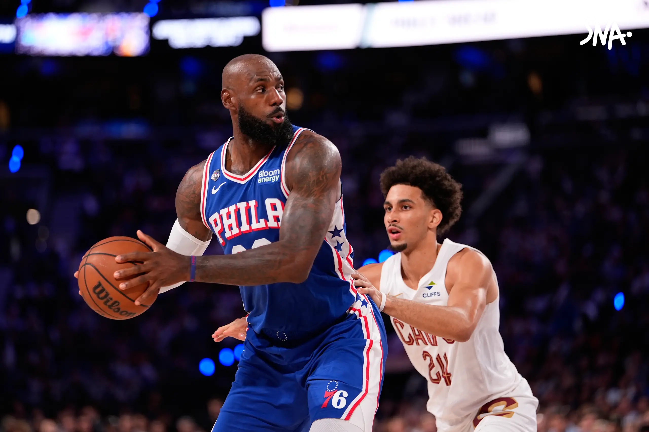 LeBron James face à Tyrese Proctor lors de Cleveland–Philadelphie, le 22 octobre 2026.