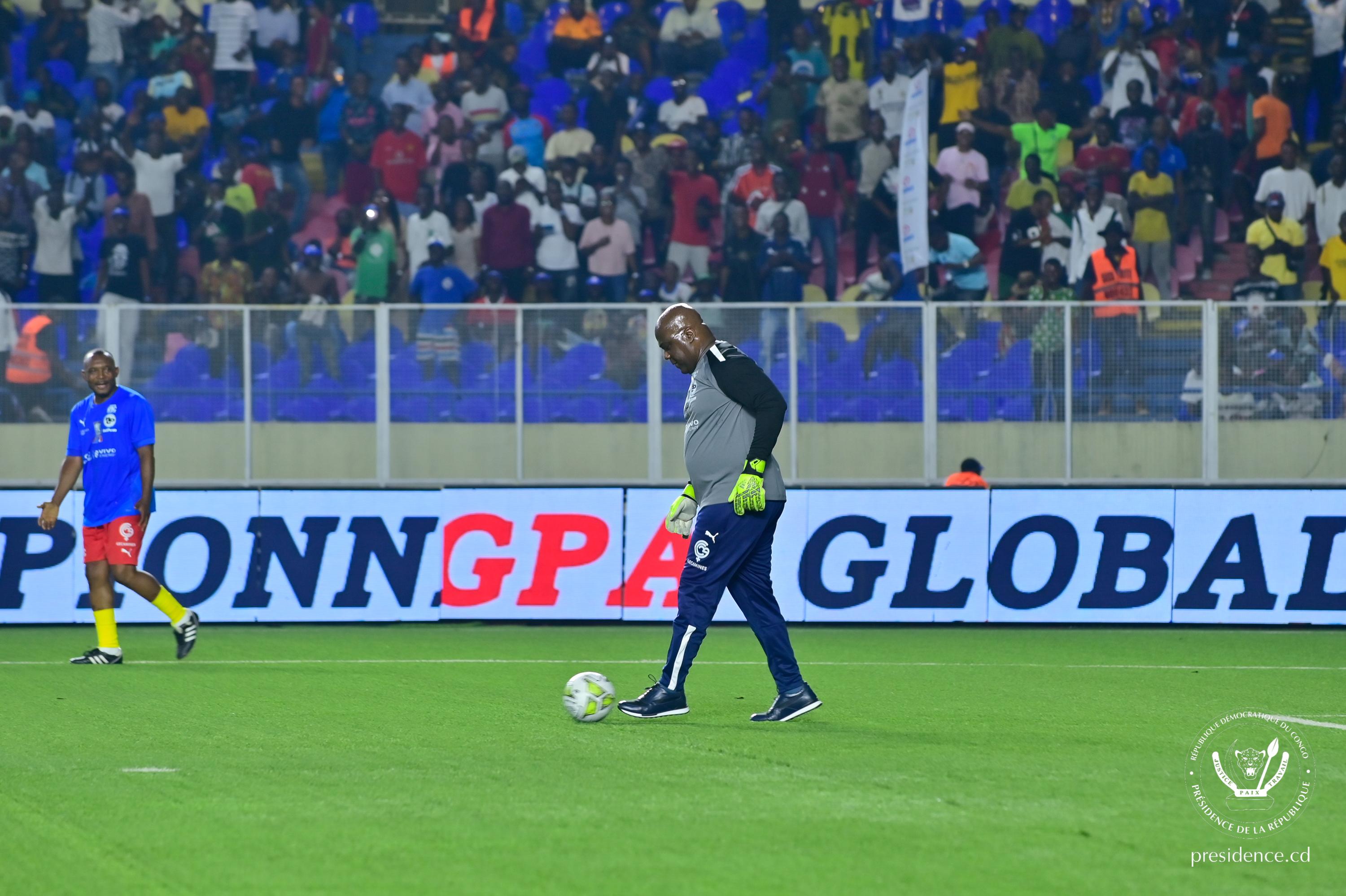 F&eacute;lix Tshisekedi entr&eacute; comme gardien lors du Match pour la paix.