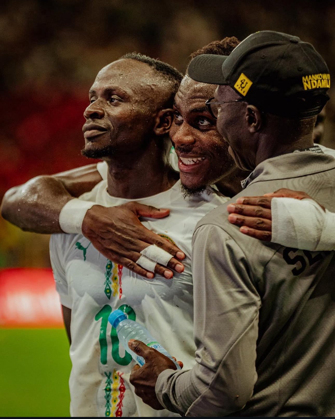 Mondial 2026 - Tops et Flops : Mané roi à Dakar, Osimhen masqué en furie, Bafana qualifiés, Rohr en ruine