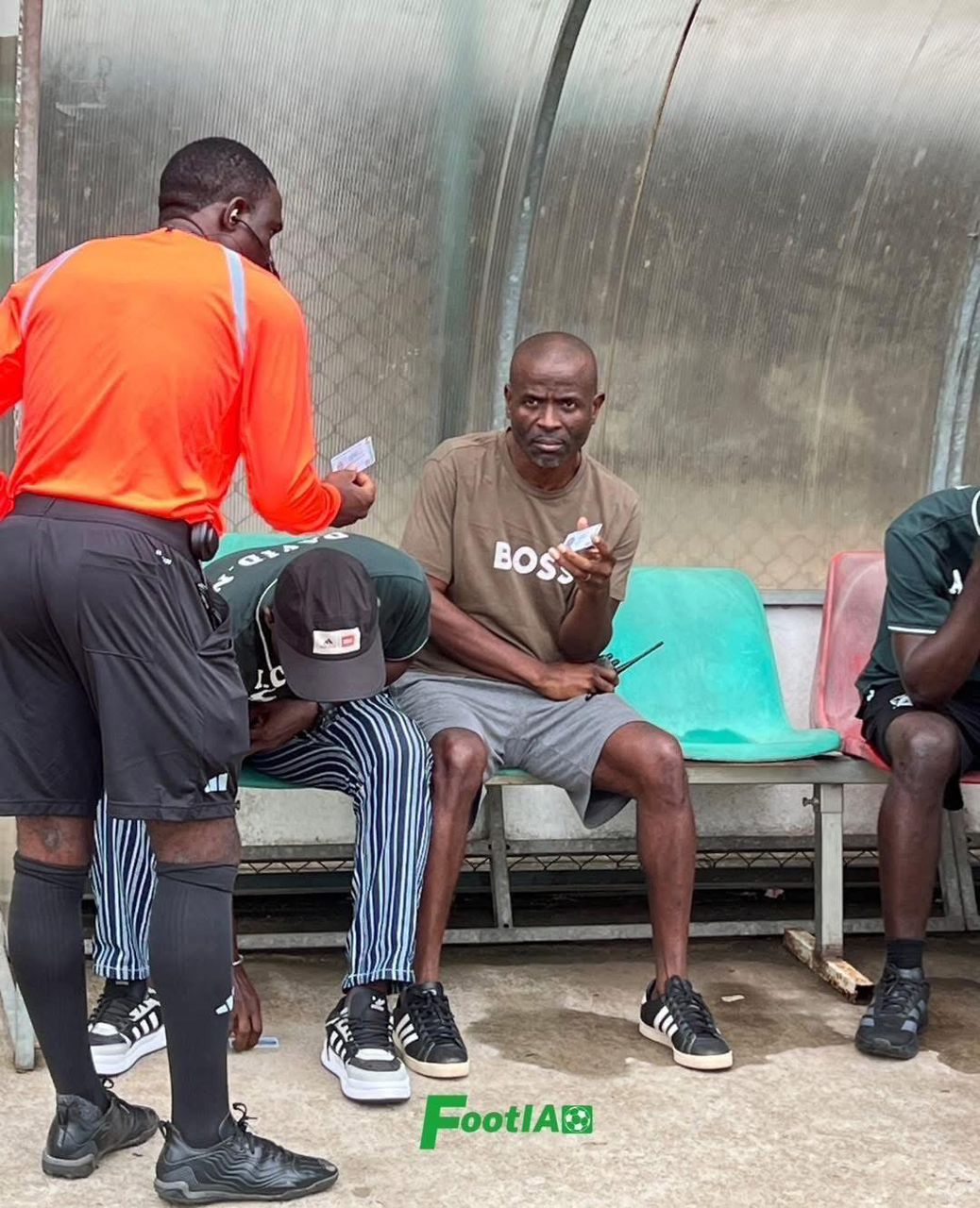 Football - Cameroon: Club president on the bench, national team coach in the stands