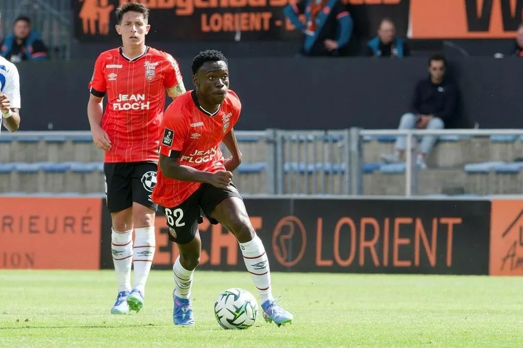 Lorient: Arthur Avom, a promising talent for Cameroon