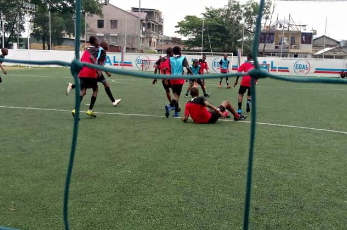 RDC : banni 20 ans par la FIFA pour abus sur mineurs, un coach entraîne encore
