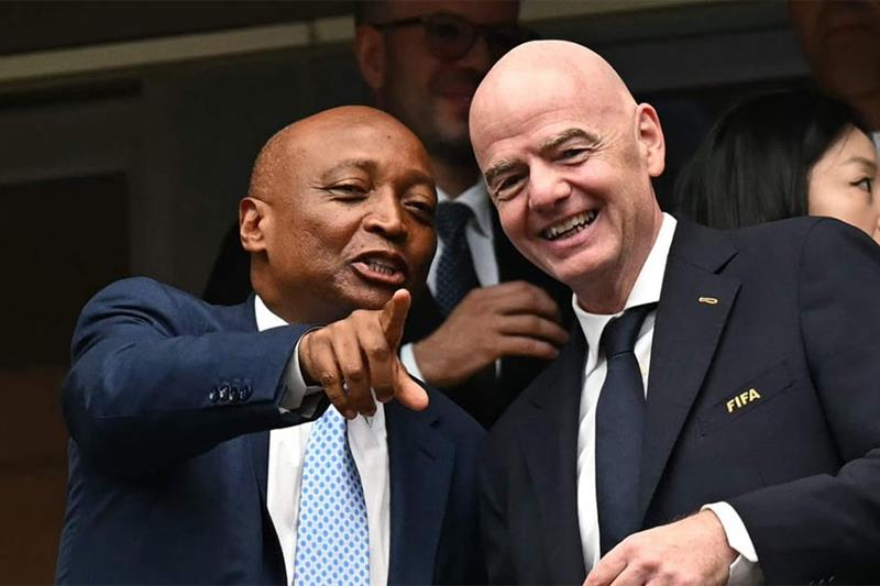 Motsepe poussé vers la sortie par la CAF et Infantino ?