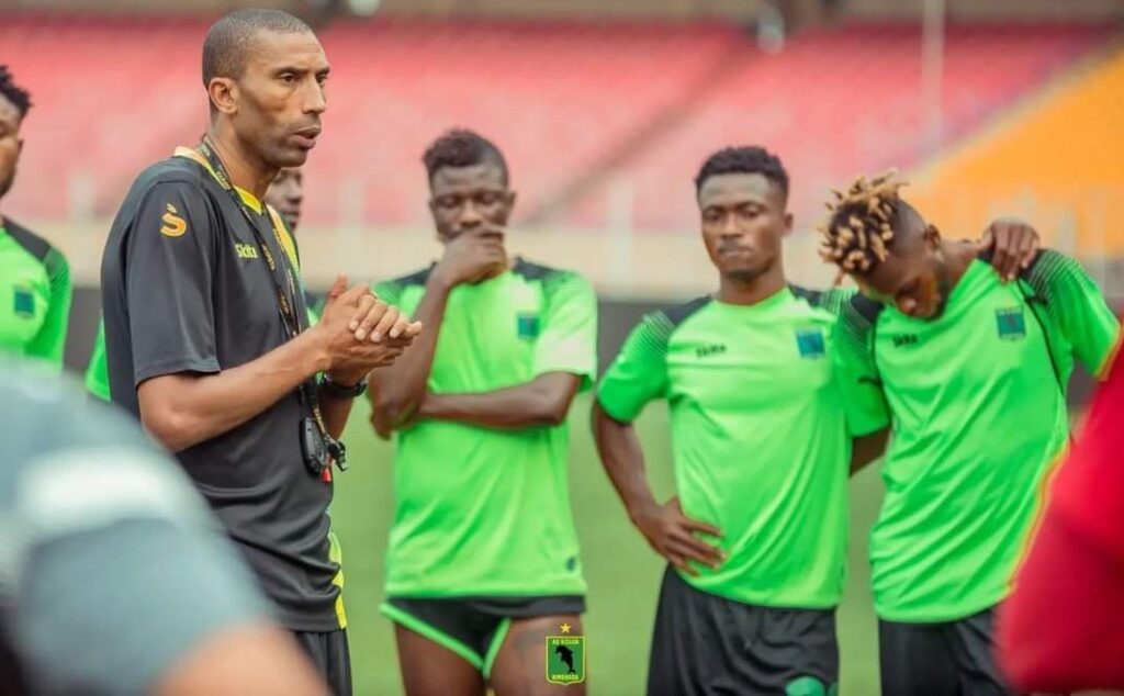 Recrutement, résultats et démission : l'AS V.Club déjà en zone de turbulences