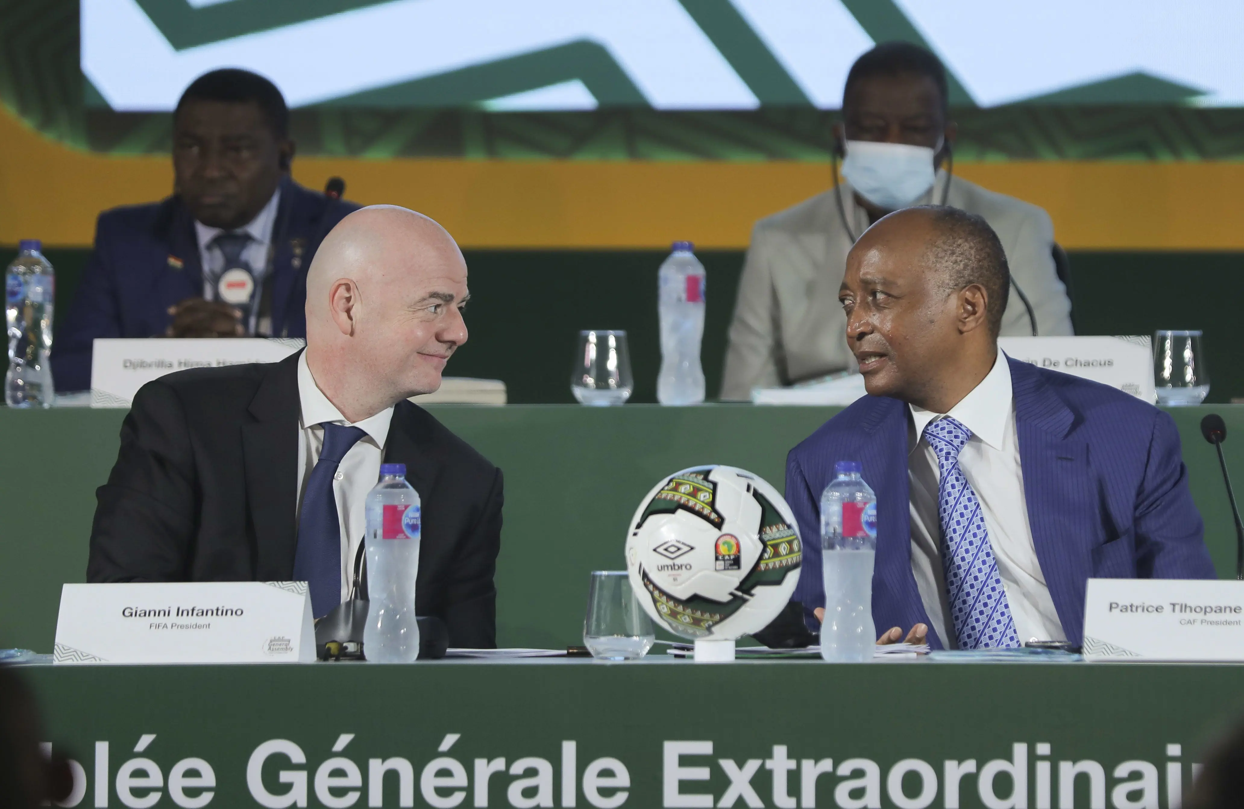 Elections CAF : Motsepe toujours aux commandes, Eto’o au cœur du jeu