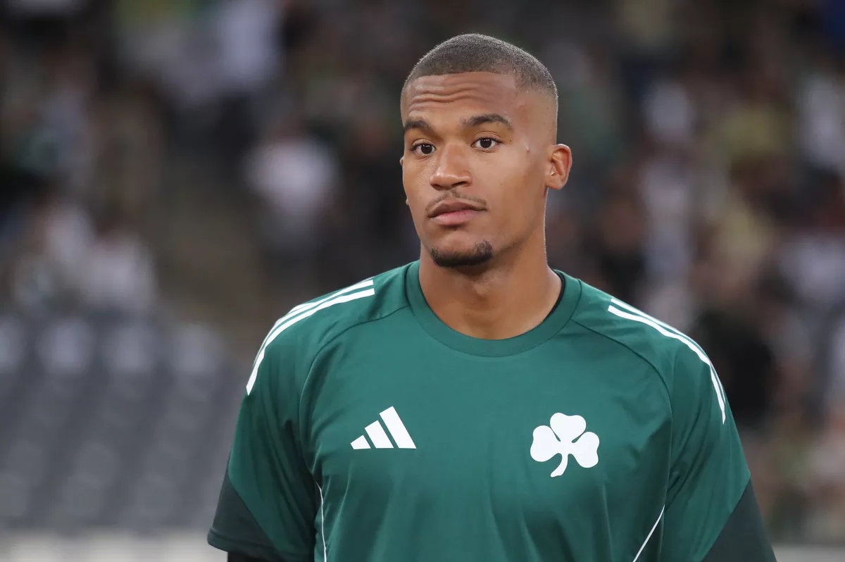 Alban Lafont victime d'une déchirure au biceps