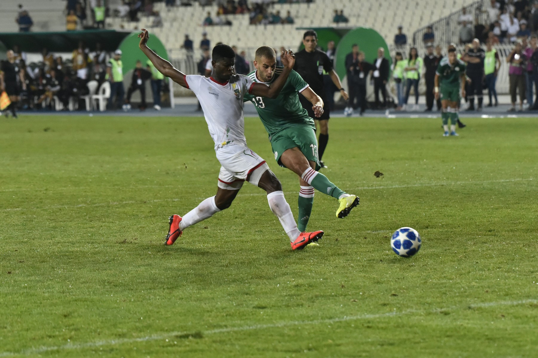 Algeria's Islam Slimani (L) vies for the ball with Benin's David Kiki (R) during the friendly football match between Algeria and Benin at the July 5 stadium in Algiers on September 9, 2019. (Photo by RYAD KRAMDI / AFP)