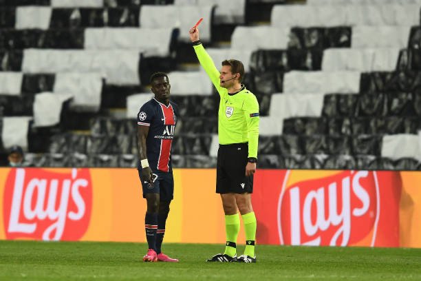 Gana when he was excluded in the 77th minute of the semi-final first leg of LDC PSG-Manchester City (1-2).