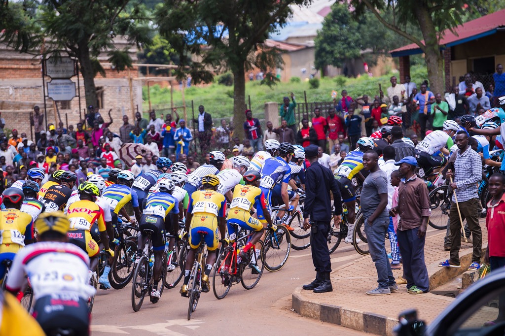 A view of a Tour du Rwanda peloton.