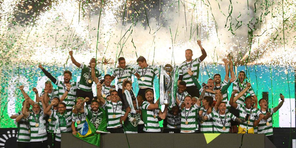 Sporting, with its two Africans, is crowned champion of Portugal.