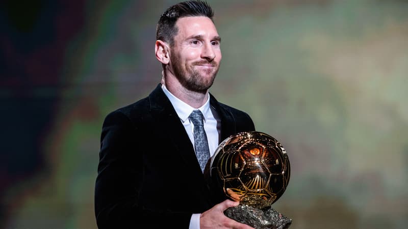 Lionel-Messi-avec-le-Ballon-d-or-2021
