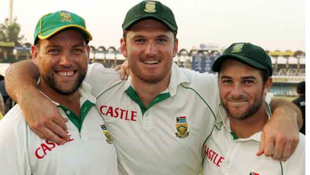 LAHORE, PAKISTAN - OCTOBER 12: Jacques Kallis, Graeme Smith and Mark Boucher of South Africa pose during day five of the second test match series between Pakistan and South Africa held at the Gaddafi Stadium on October 12, 2007 in Lahore, Pakistan. (Photo by Lee Warren/ Gallo Images/Getty Images)