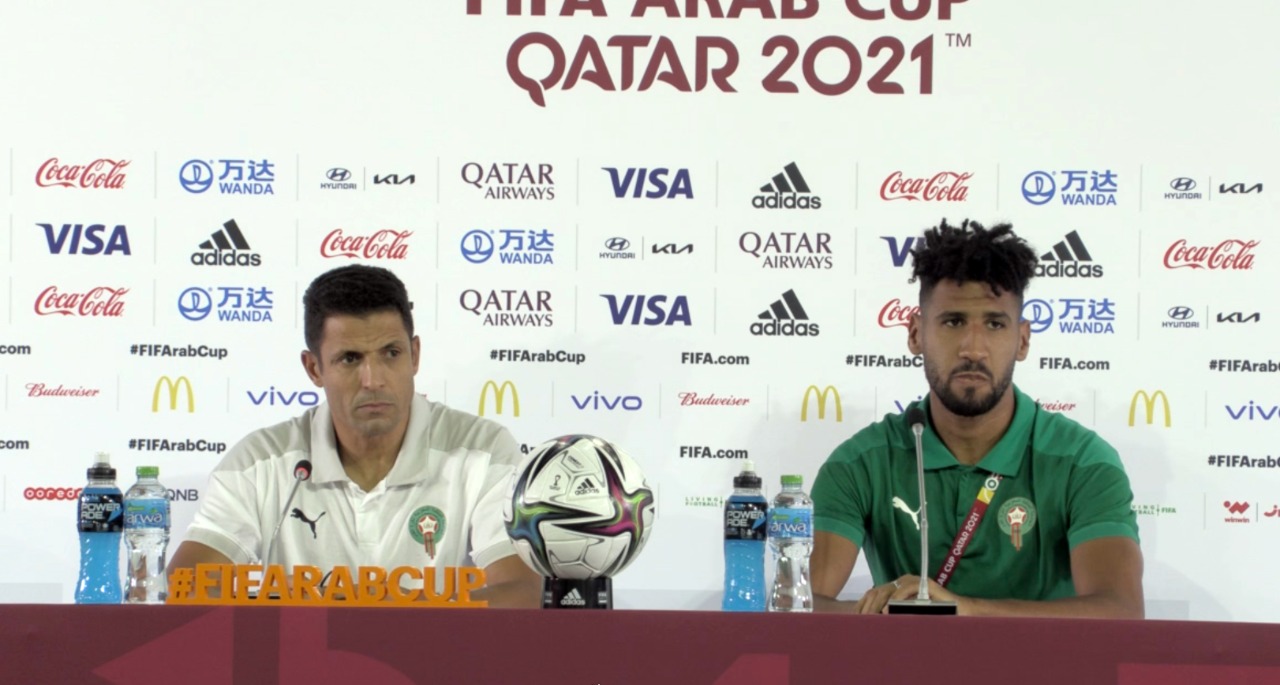 Le sélectionneur du Maroc, Ammouta, en conférence de presse avec son joueur Bemammer.