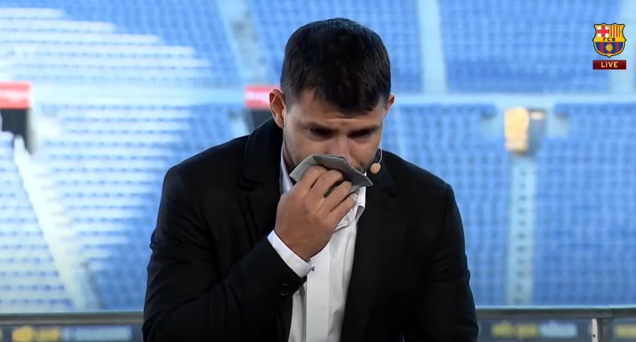 Sergio Agüero en larmes lors de sa conférence de presse