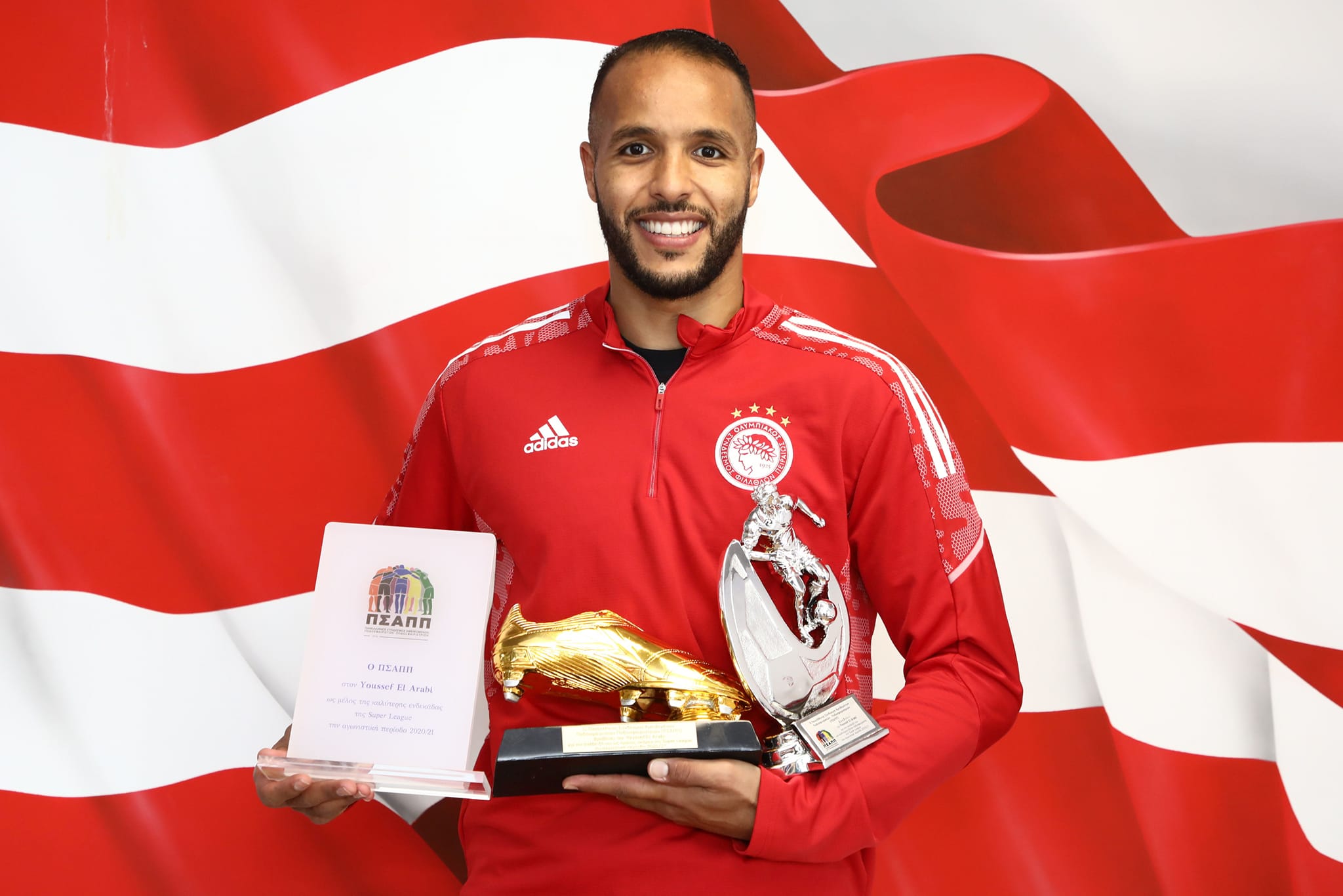 Youssef El Arabi avec ses deux trophées.
