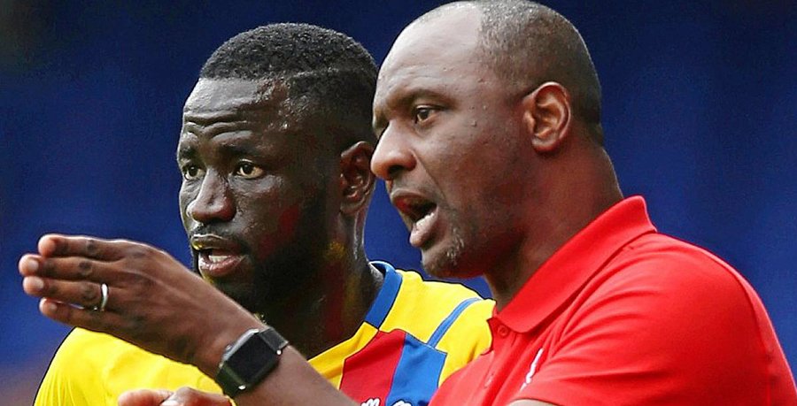 Le coach de Crystal Palace, Patrick Vieira, avec le Sénégalais Cheikhou Kouyaté, retenu pour la CAN 2021.
