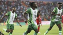 les Super Eagles du Nigeria célèbrent un but contre la Guinée-Bissau