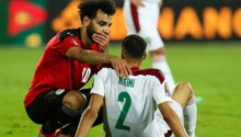 Achraf Hakimi consolé par Mohamed Salah