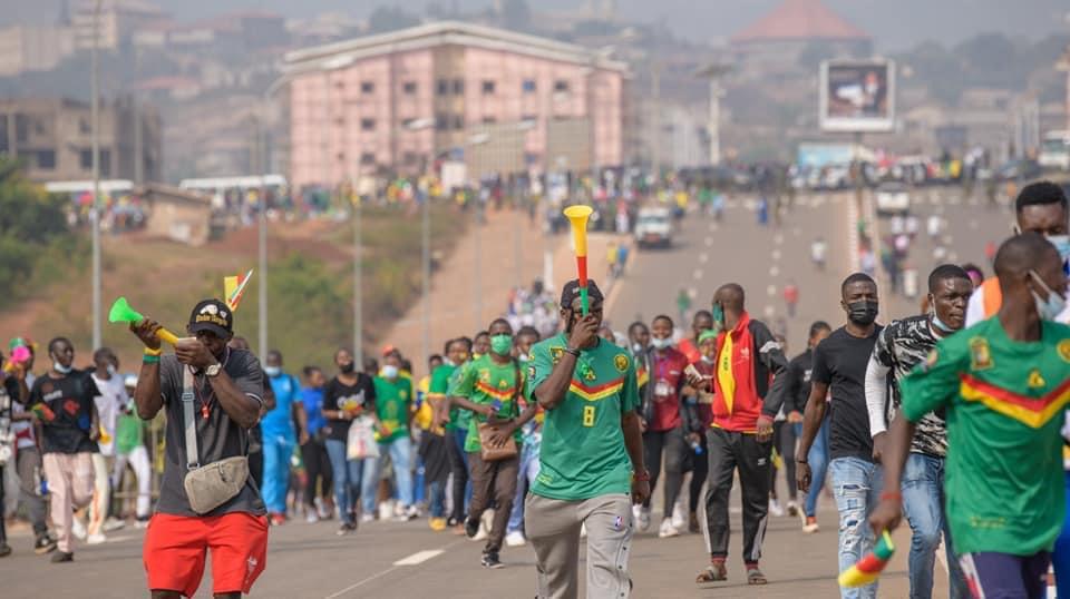 Les supporters du Cameroun en route pour le stade d'Olembe.