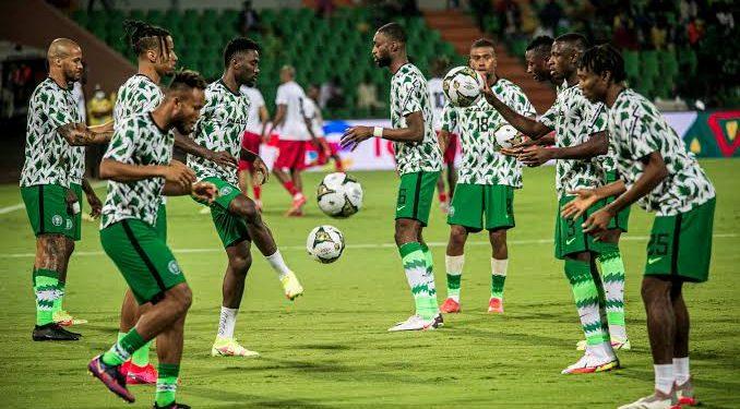 Les Super Eagles du Nigeria à l'échauffement