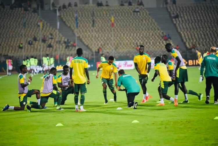 Les joueurs du Sénégal à l'échauffement