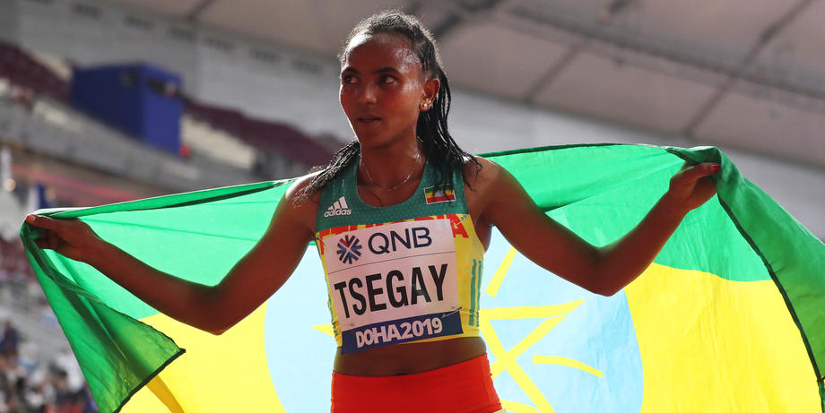 epa07899795 Gudaf Tsegay of Ethiopia celebrates after taking the third place in the women's 1,500m final at the IAAF World Athletics Championships 2019 at the Khalifa Stadium in Doha, Qatar, 05 October 2019. EPA-EFE/SRDJAN SUKI
